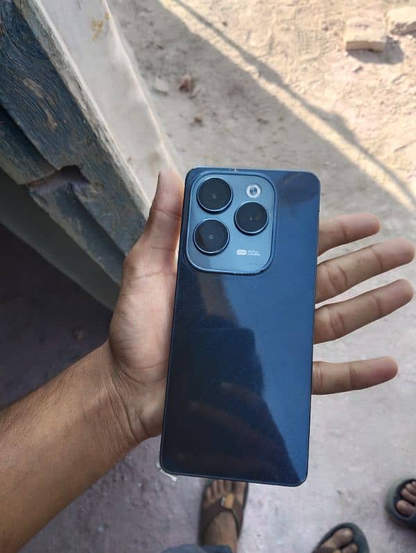 Infinix Hot 40 pro 1