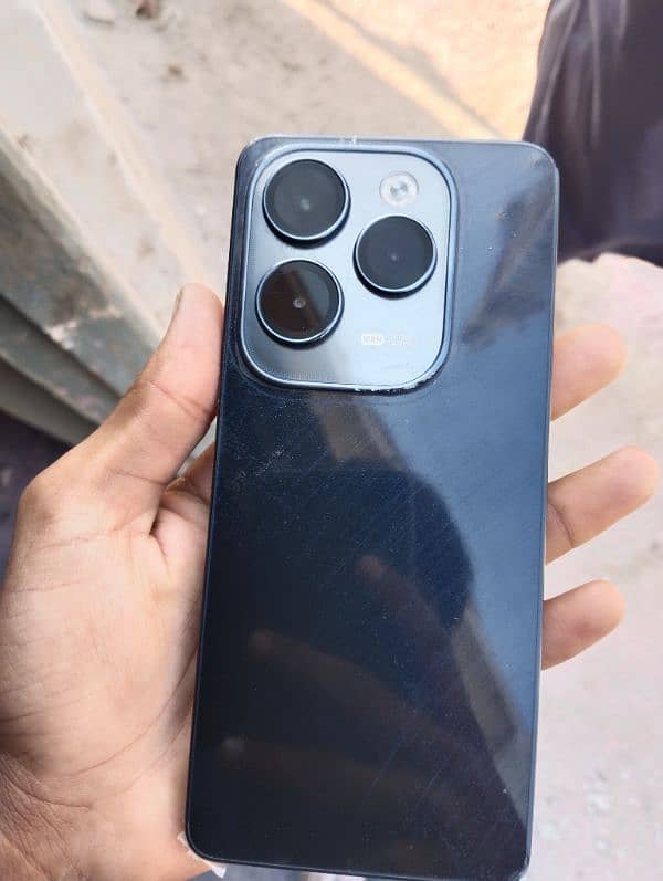 Infinix Hot 40 pro 2