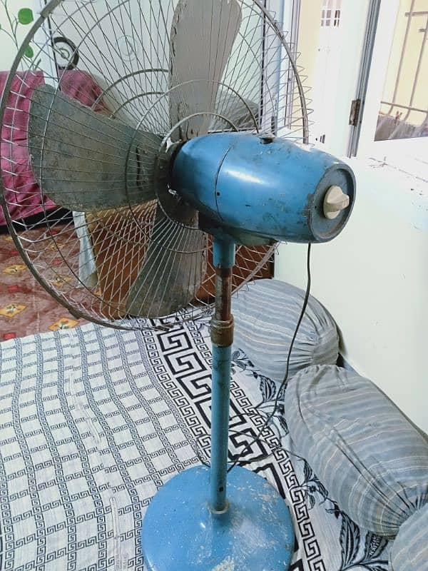 iron table fan 1