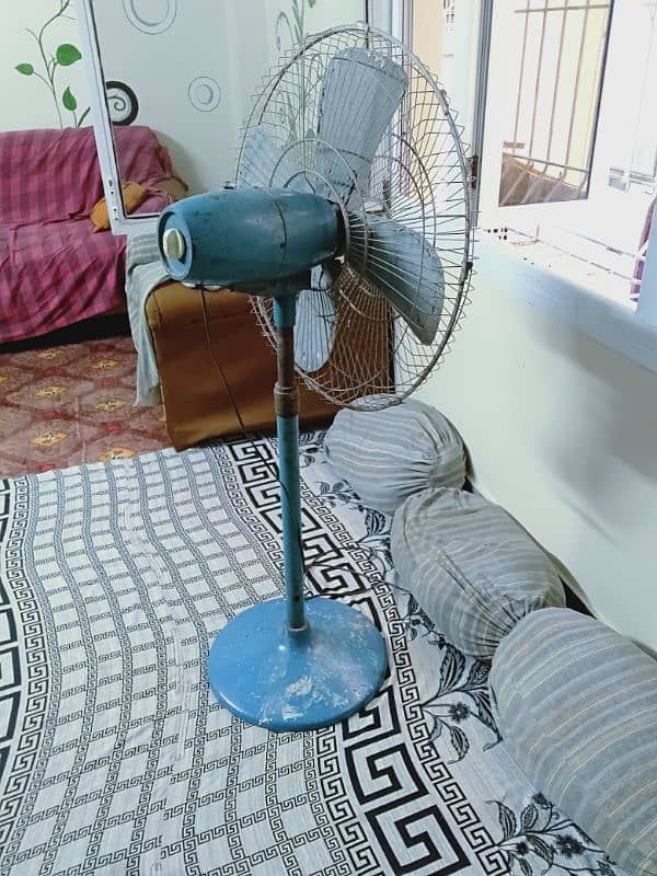 iron table fan 2