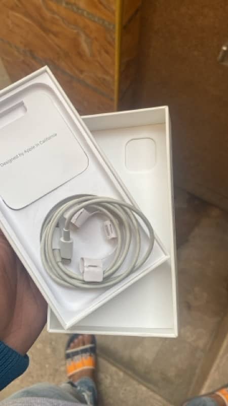 iphone 11 64gb jv non with box and cable 7