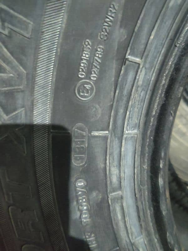 Hilo 275 70 16 land cruiser 2 tyres for sale 1