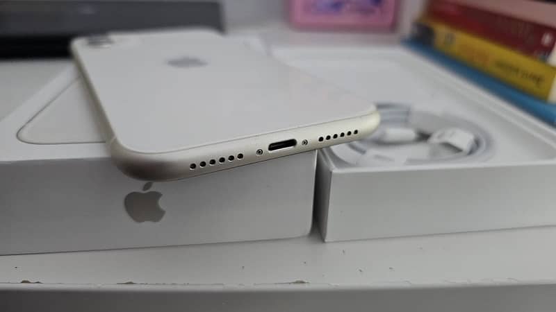 IPhone 11 White Excellent Condition Factory Unlocked non Pta 4