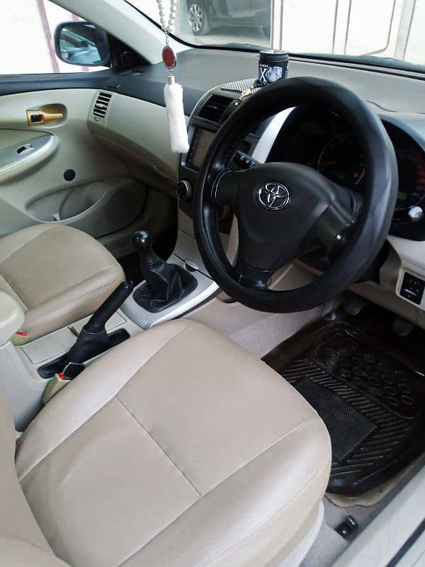 Toyota Corolla XLI VVt-i Manual For Sale in Immaculate Condition. 9