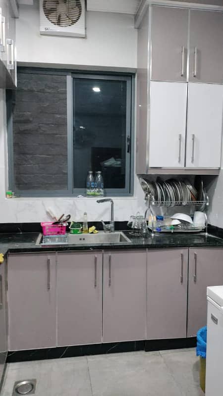 E 11/2 fully furnished flat per day rent 13000 avable 0