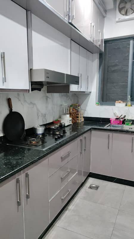 E 11/2 fully furnished flat per day rent 13000 avable 4