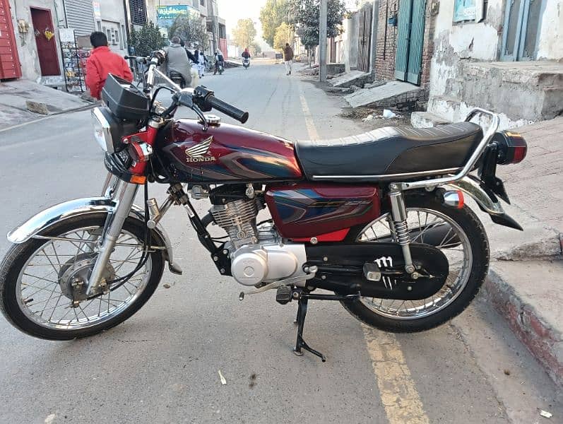 Honda 125 2022 model original 7500 km chali ha 2