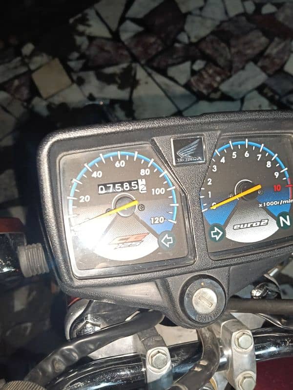 Honda 125 2022 model original 7500 km chali ha 7