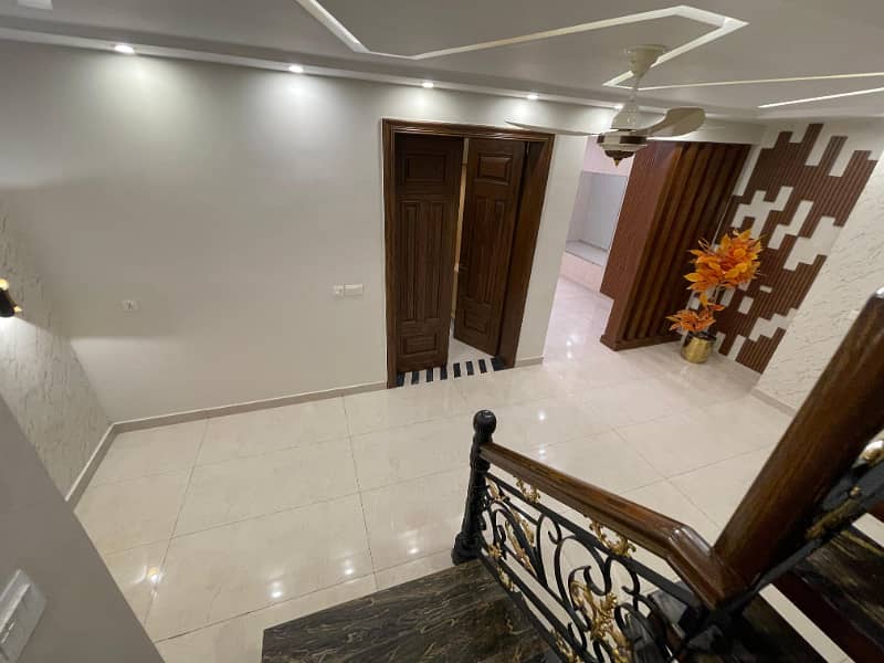 1 Kanal Luxury House Available For Rent in Jasmine Block Bahria Town Lahore 11