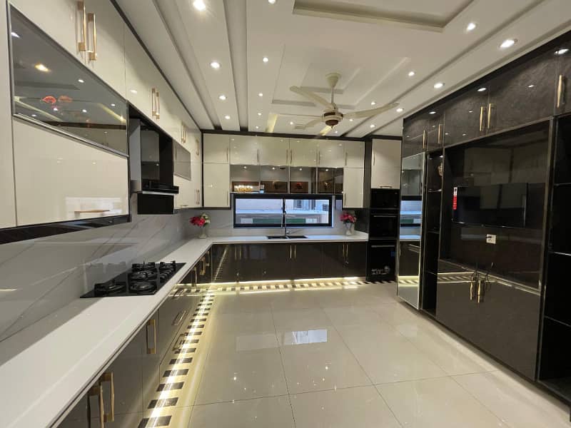 1 Kanal Luxury House Available For Rent in Jasmine Block Bahria Town Lahore 15