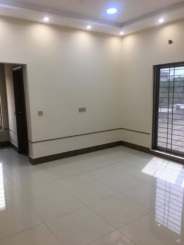 10 Marla Luxury Upper Portion Available For Rent in Janiper Block Bahria Town Lahore 1