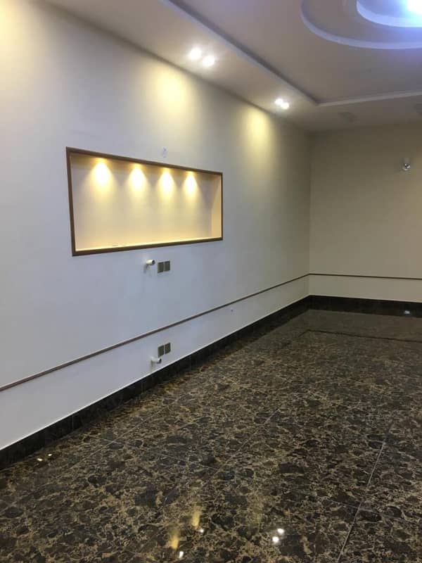 10 Marla Luxury Upper Portion Available For Rent in Janiper Block Bahria Town Lahore 2