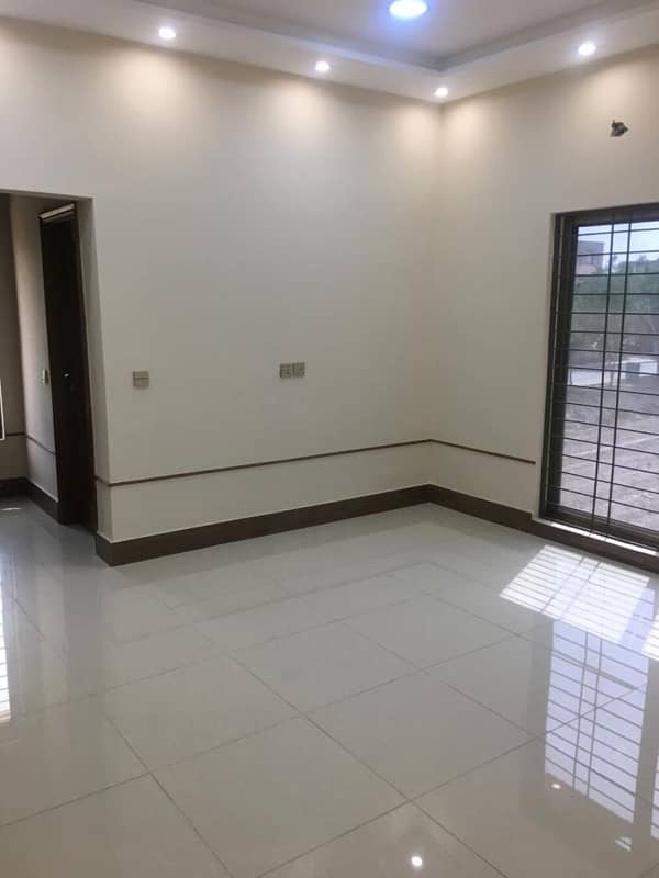 10 Marla Luxury Upper Portion Available For Rent in Janiper Block Bahria Town Lahore 4