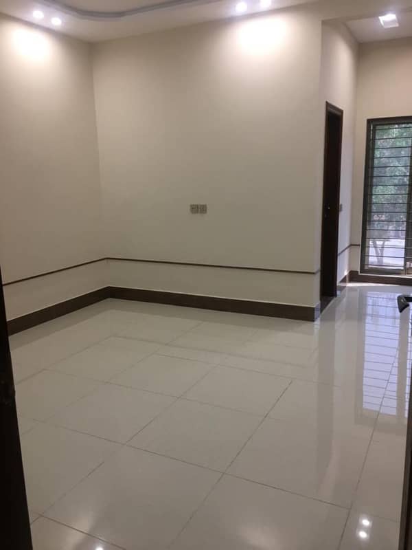 10 Marla Luxury Upper Portion Available For Rent in Janiper Block Bahria Town Lahore 6