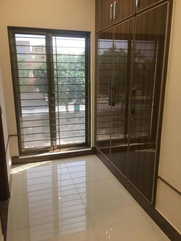 10 Marla Luxury Upper Portion Available For Rent in Janiper Block Bahria Town Lahore 7