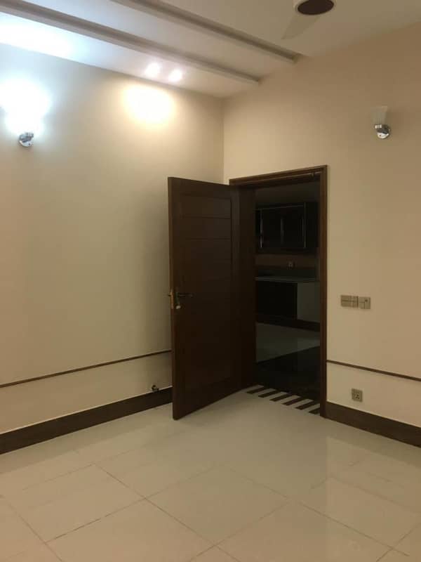 10 Marla Luxury Upper Portion Available For Rent in Janiper Block Bahria Town Lahore 8