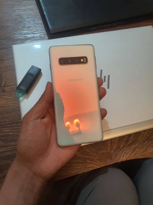 Samsung Galaxy S10 8/128 5