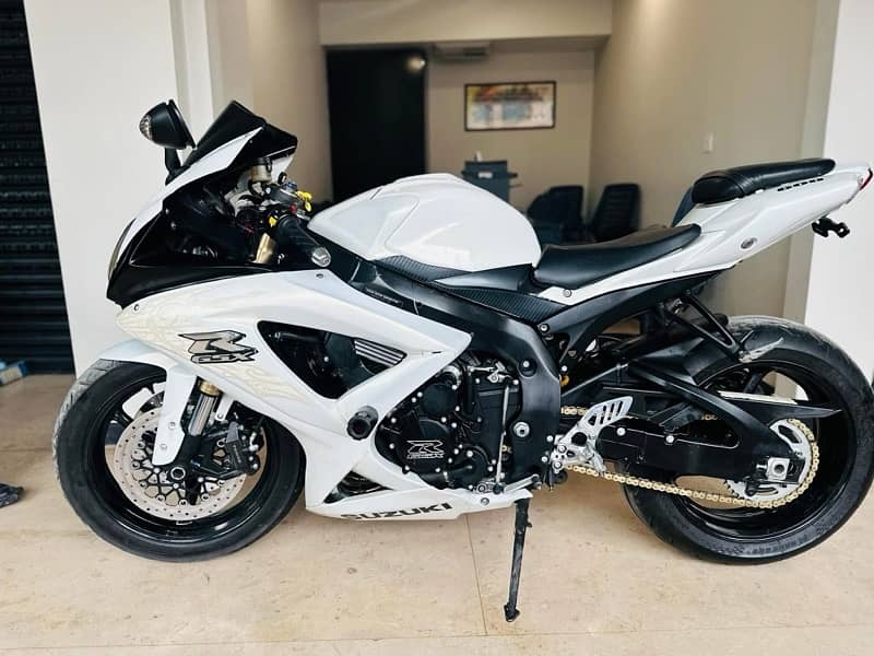 Suzuki GSX-R 600 Pearl white 0