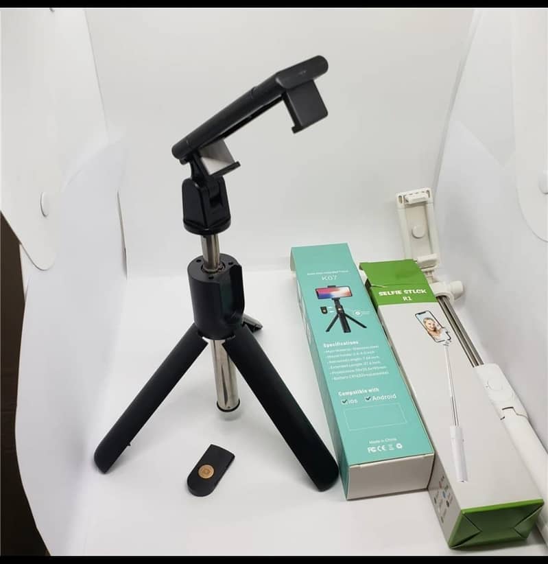 Foldable Selfie Stick with flashlight 1