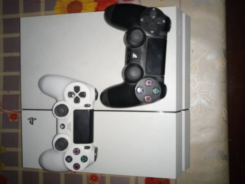 PLAYSTATION 4 4