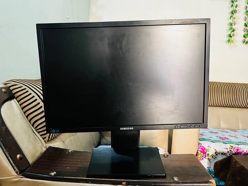 Samsung 22 inches LED 4