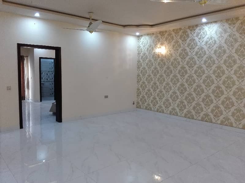 10 Marla Lower Portion for rent in Allama Iqbal Town 3