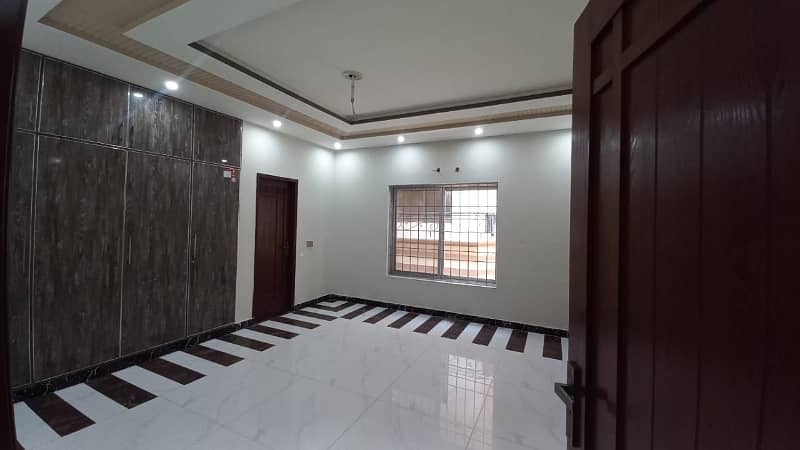 Centrally Located Lower Portion Available In Allama Iqbal Town For Rent 13