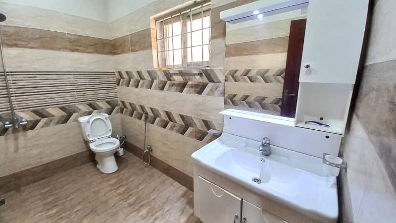 Centrally Located Lower Portion Available In Allama Iqbal Town For Rent 16