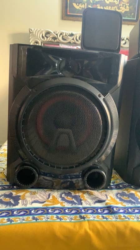 LG speaker 3