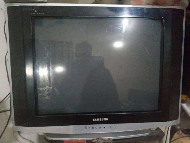 ultra slim  tv ha 27 inch ka screen ha 5