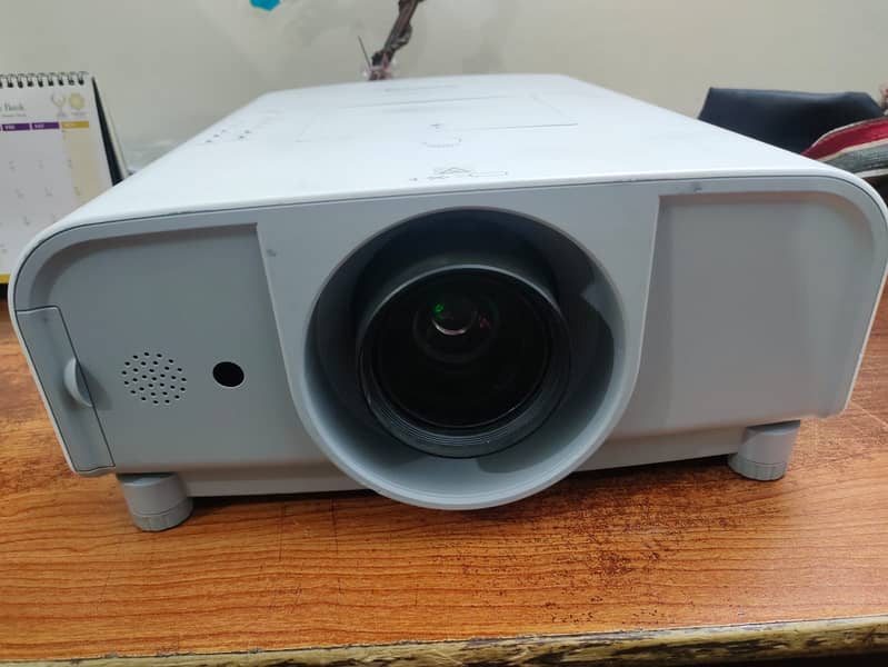 Sanyo PLC-XT35 Projector 0