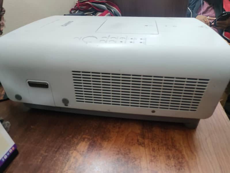 Sanyo PLC-XT35 Projector 3