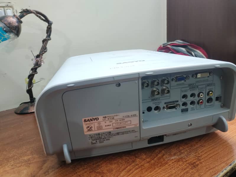 Sanyo PLC-XT35 Projector 5