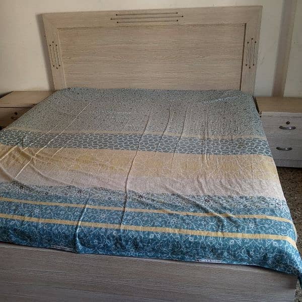 king size bed with side tables and dressing table 4