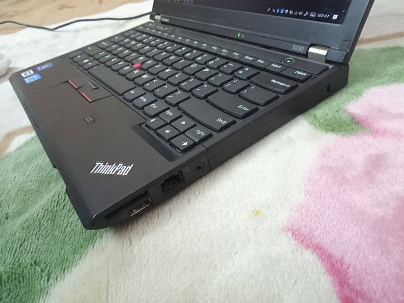 Lenovo Thinkpad X230 i7 3rd generation 4gb ram 500gb Hard drive 1