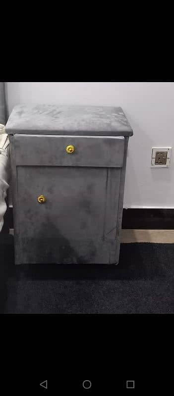 Double bed with side table and dressing 2