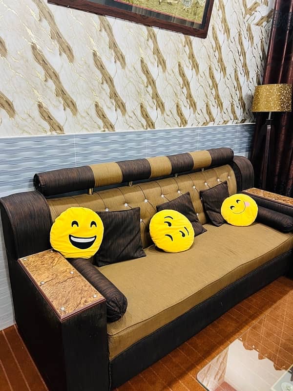 Heavy wooden 5 seater sofa set 0