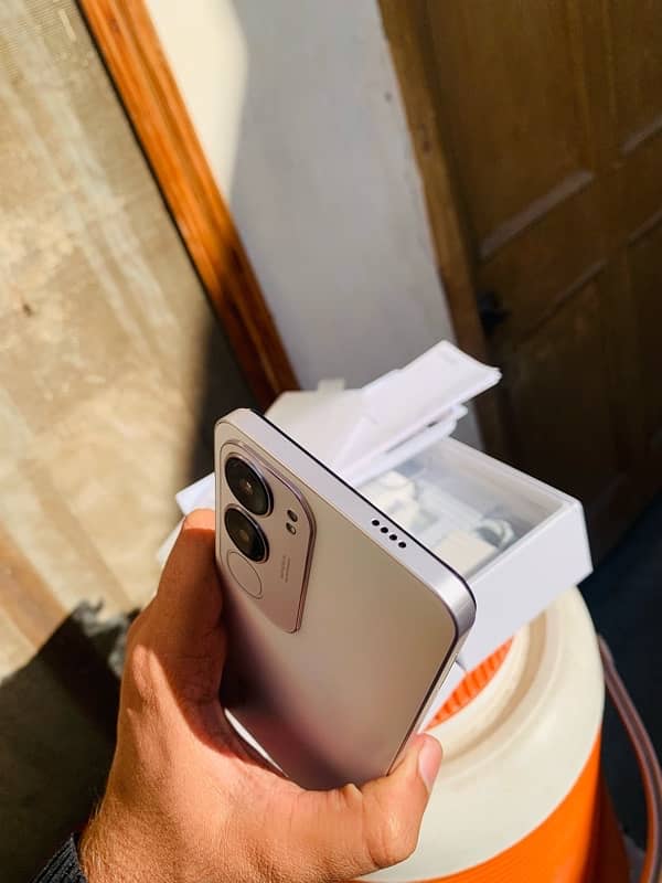 vivo y19s 6/128 silver colour 6