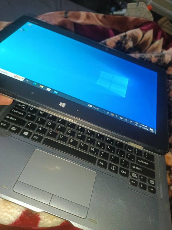 Fujitsu laptop touch screen detachable 2