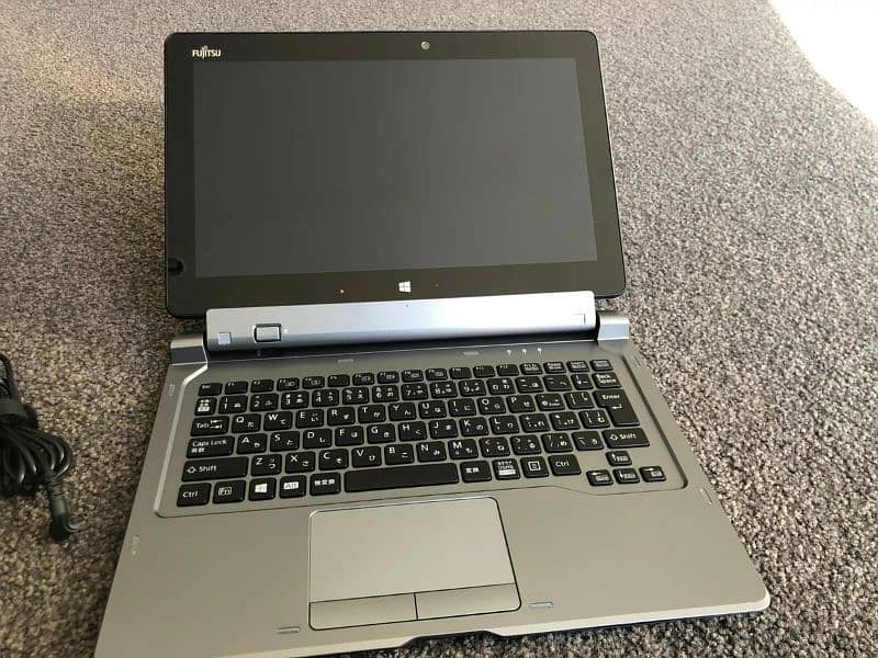 Fujitsu laptop touch screen detachable 3