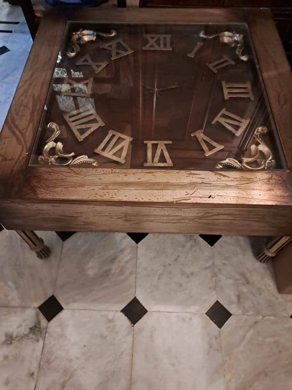 Grand Center Clock Table 0