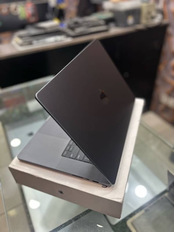 MacBook M3 Pro Max Under Warranty 2