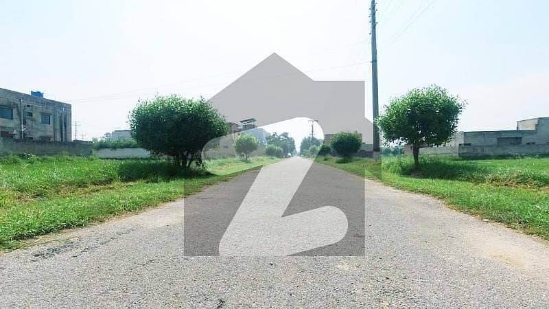 10 MARLA CORNER PLOT FOR SALE 60 WIDE ROAD NEAR PARK 6