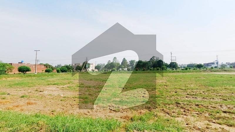 10 MARLA CORNER PLOT FOR SALE 60 WIDE ROAD NEAR PARK 8