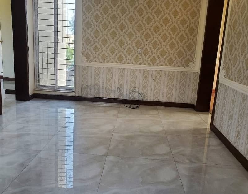 1 Kanal Luxuey Upper Portion For Rent In DHA Phase 5,Block K, Lahore. 5