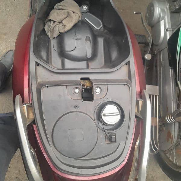 United scooty brand new condition 3