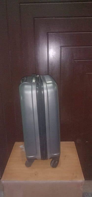 luggage bag important bag beautiful look like new 3