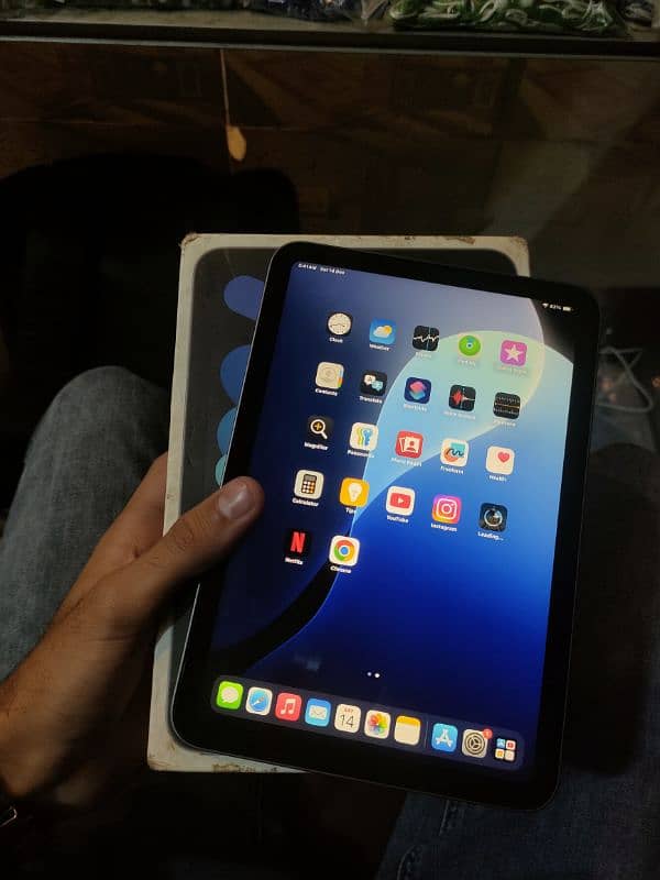 ipad mini 6 with box and charger 1