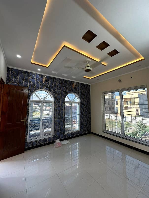 10 Marla Beautifully Designed Upper Portion For Rent In Park View City Lahore. 0