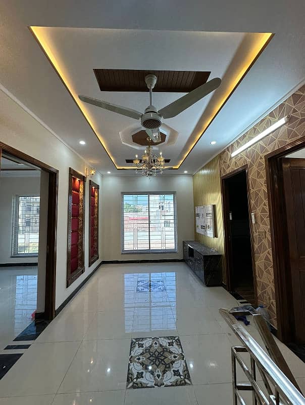 10 Marla Beautifully Designed Upper Portion For Rent In Park View City Lahore. 2